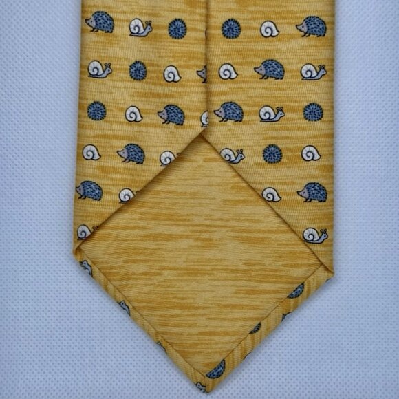 FUN HERMES TIE ~ YELLOW w/ WHIMSICAL PLAYFUL LIGHT BLUE HEDGEHOGS & SNAILS XL - Picture 4 of 5